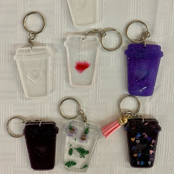 Keychain holders and refrigerator magnets - Picture 1 of 1